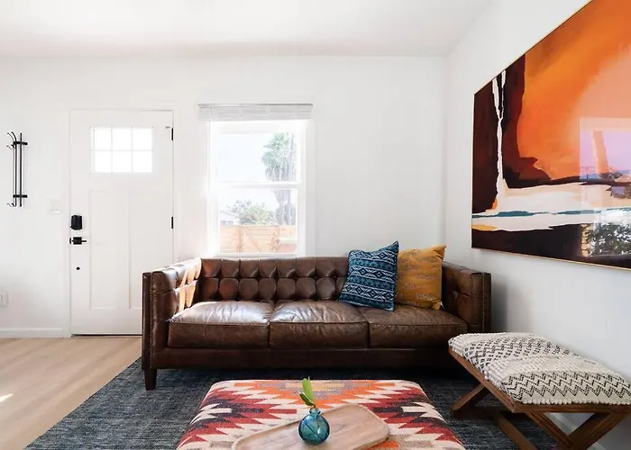 * Bueno Bueno Casita * / 7 Min To Downtown / 4 Bdr