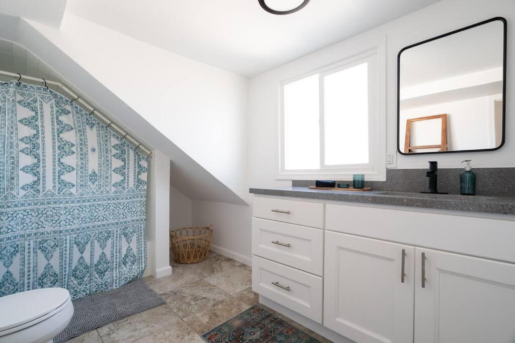* Bueno Bueno Casita * / 7 Min To Downtown / 4 Bdr Ferienhaus