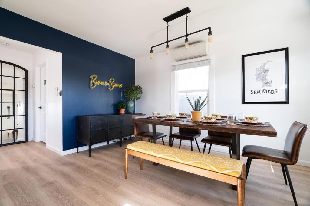 * Bueno Bueno Casita * / 7 Min To Downtown / 4 Bdr Ferienhaus *